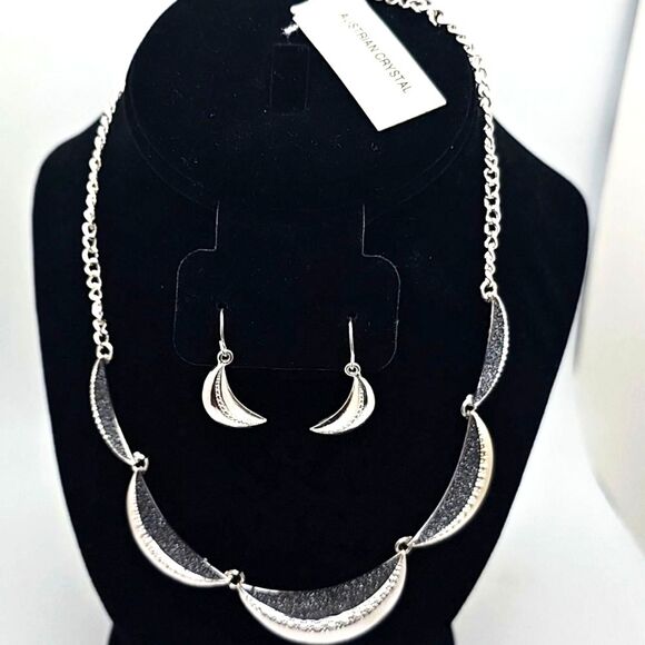 NWT Australian Crystal Necklace and Earrings Silvertone Hardware - Picture 1 of 4